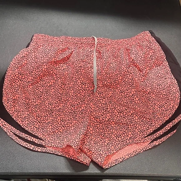Nike women’s Dri Fit pink and black patterned lined running shorts size m - Picture 3 of 8